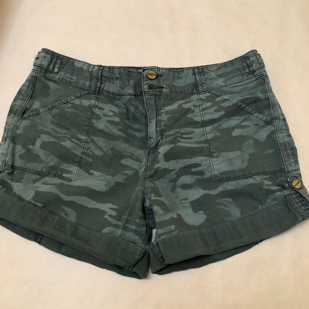 Sanctuary Clothing Camo Roll-Up Short (Sz 30)